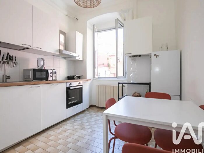 Appartamento trilocale in vendita in Piazza Artoria, Genova