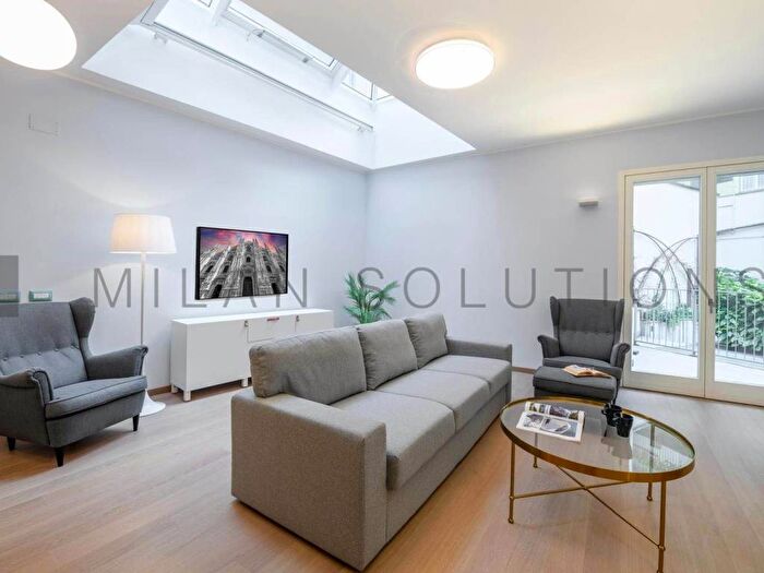 Appartamento trilocale in affitto in Corso di Porta Ticinese, Carrobbio, Milano