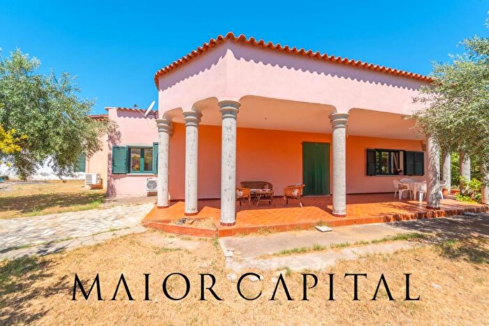 Casa con 6 locali in vendita in Via dei Giudicati, Torpe