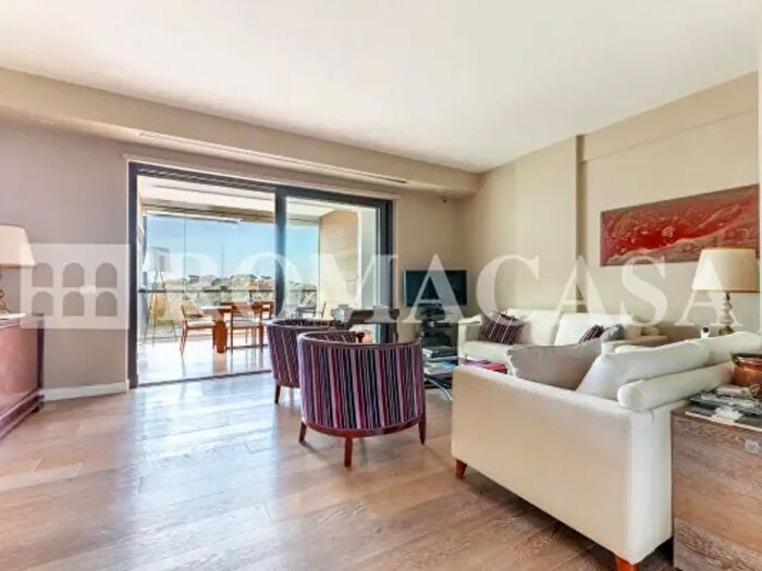 Appartamento trilocale in vendita in Viale Cortina dAmpezzo, Roma