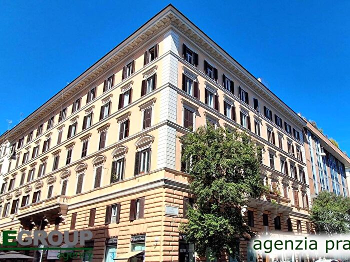 Appartamento con 5 locali in affitto in Via Cicerone, Prati, Roma