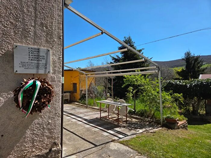 Appartamento trilocale in vendita in Località Burzanella, Camugnano