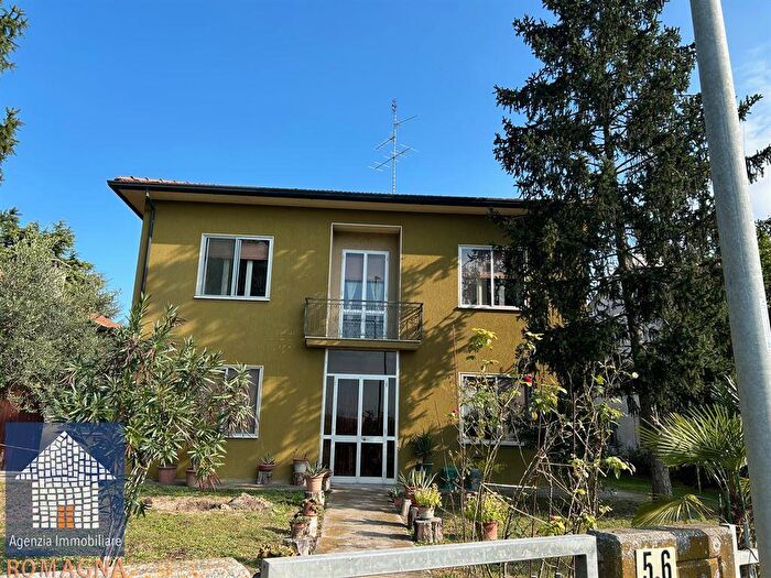 Casa con 5 locali in vendita in Russi