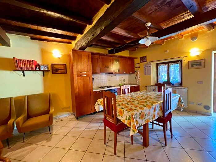 Appartamento trilocale in vendita in Via Dante Alighieri Endine Gaiano, Endine Gaiano