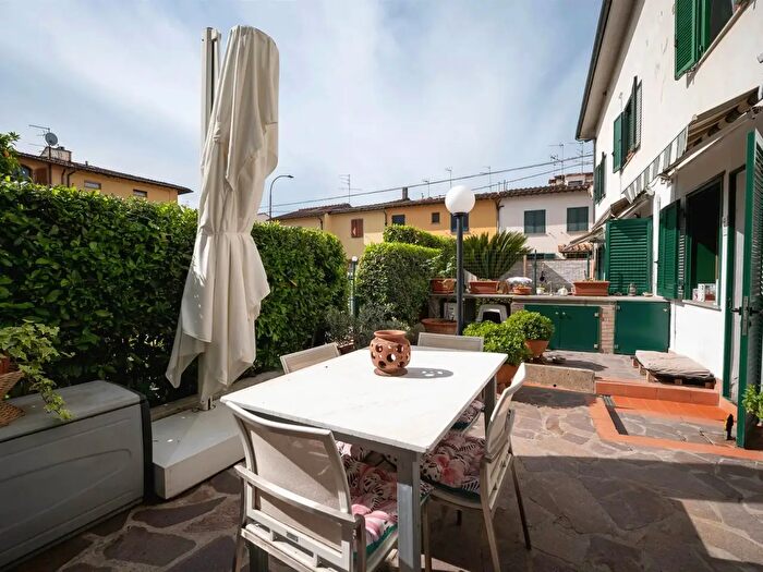 Appartamento trilocale in vendita in Via del Vecchio Ponte, Signa