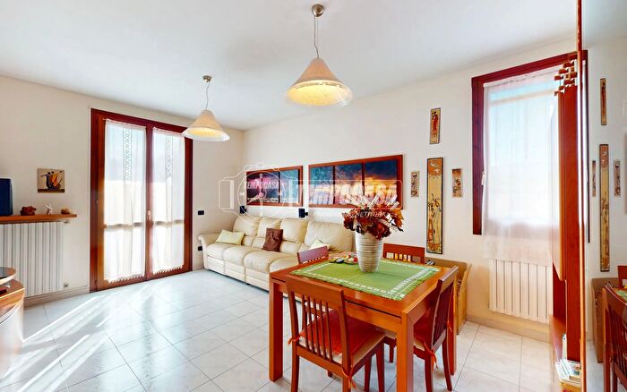 Appartamento trilocale in vendita in Via Baldassarre Longhena, Carpi