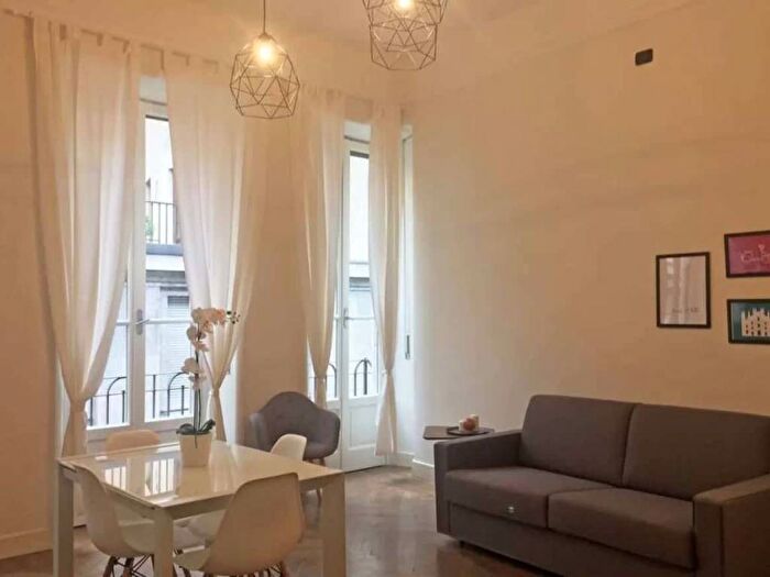 Appartamento quadrilocale in affitto in Via Achille Mauri, Missori, Milano