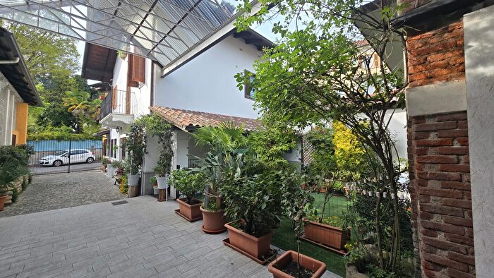Casa con 6 locali in vendita in Via Ardizzone Collocapra Cascina Cocconato Chiavazza Biella Piemonte Italia, Biella