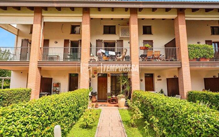 Appartamento trilocale in vendita in Piazzetta Don Ettore Ballardini, Faenza