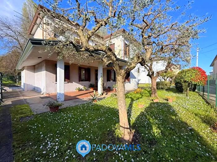 Casa quadrilocale in vendita in Via Roma, Albignasego