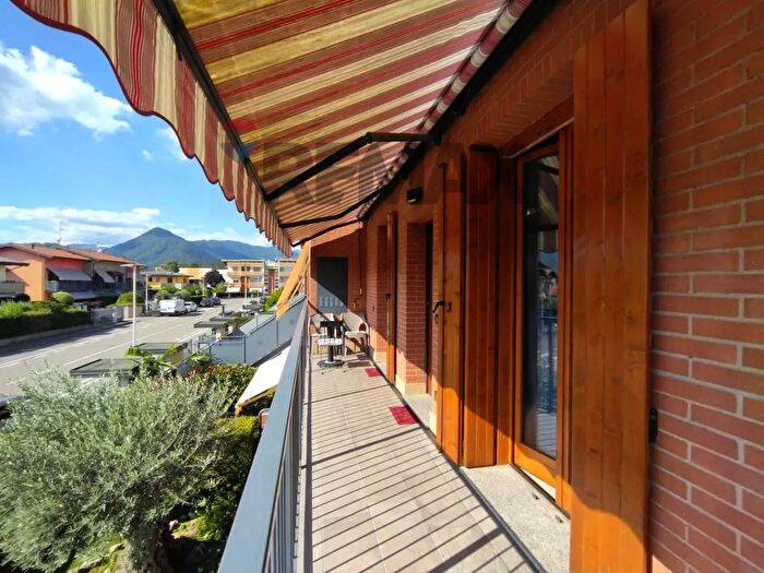 Appartamento con 5 locali in vendita in Via Galileo Galilei, Paladina