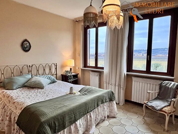 Appartamento quadrilocale in vendita in Via Belvedere, Verona