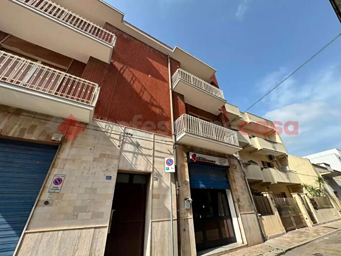 Appartamento con 5 locali in vendita in Via Giardini Convento, Pulsano