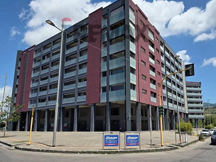 Appartamento quadrilocale in vendita in Via Scopelliti, Cosenza