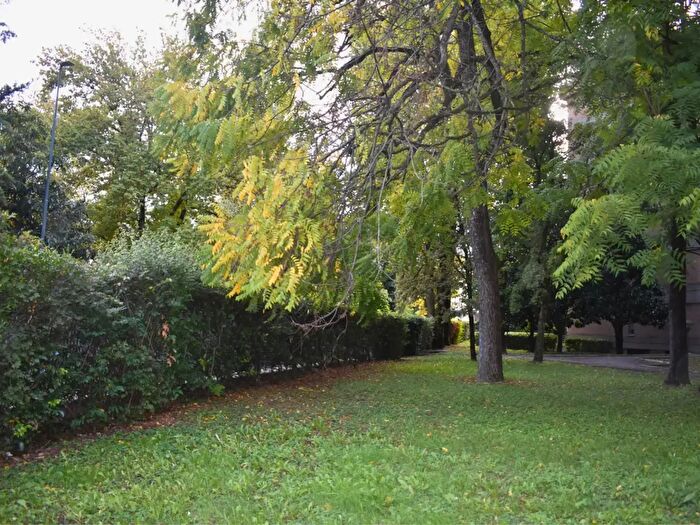 Appartamento trilocale in vendita in Via Montanara, Parma