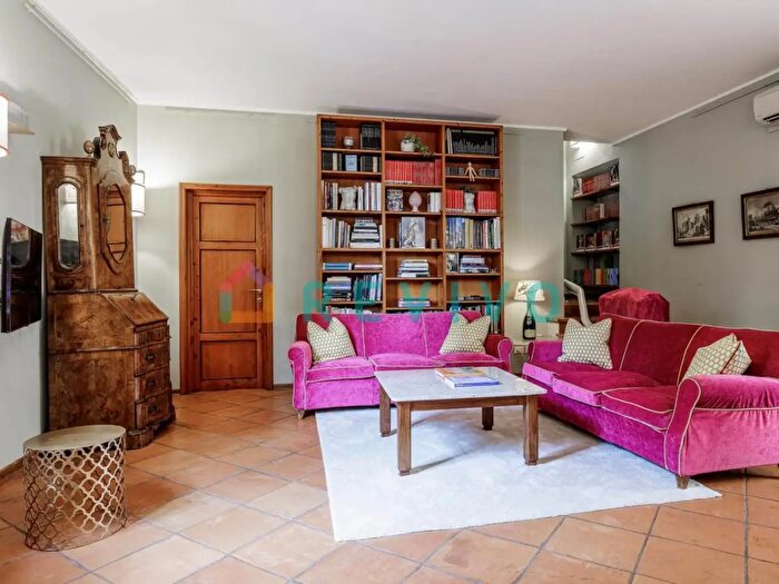 Appartamento con 5 locali in affitto in Firenze