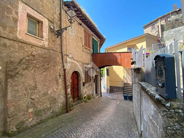 Appartamento trilocale in vendita in Via della Fontanella, Fabrica Di Roma