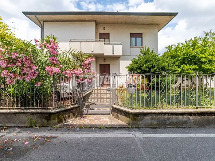 Appartamento quadrilocale in vendita in Via Sant'Alessandro d, Seriate