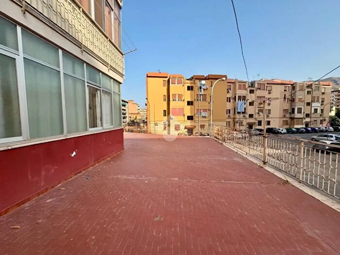 Appartamento con 5 locali in vendita in Via Antonio Pigafetta, Palermo