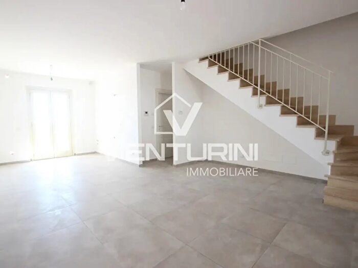 Appartamento trilocale in affitto in Via Pegognaga, Roma
