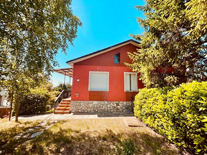 Casa con 9 locali in vendita in Sp, Serravalle Langhe