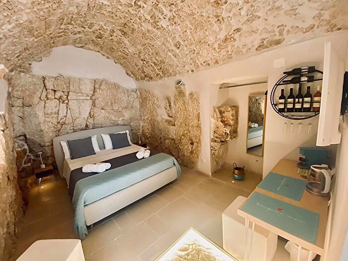 Casa monolocale in vendita in Via De Landria Balsamo, Ostuni