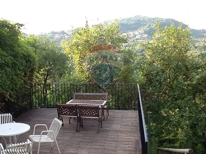 Appartamento trilocale in vendita in Via Canale Aiola, Fivizzano
