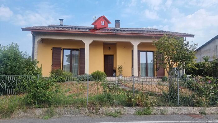 Casa quadrilocale in vendita in Enrico Fermi, Vailate