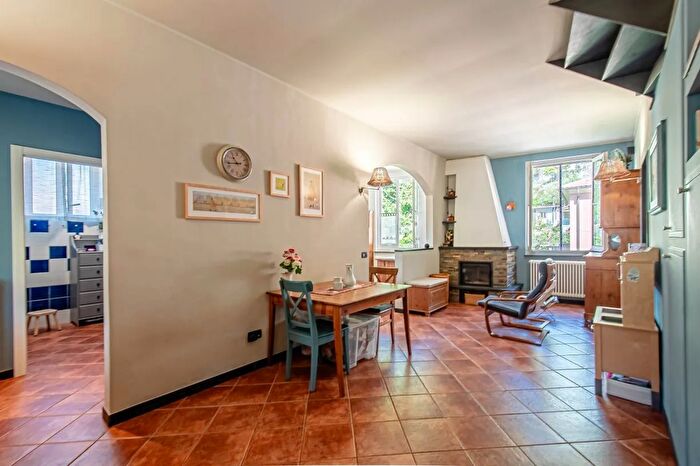 Appartamento con 6 locali in vendita in Via Piave, Mignanego