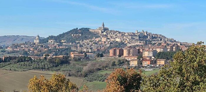 Casa con 6 locali in vendita in Tiberina, Todi