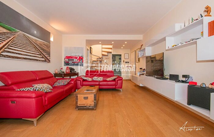 Appartamento quadrilocale in vendita in Modena