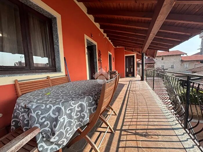 Appartamento quadrilocale in vendita in Via Campo Militare, Borgo Ticino