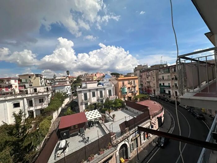 Appartamento bilocale in vendita in Via Francesco Paolo Bozzelli, Napoli