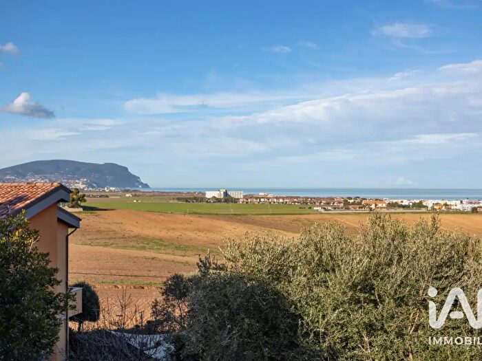 Appartamento con 5 locali in vendita in Via Montorso, Loreto