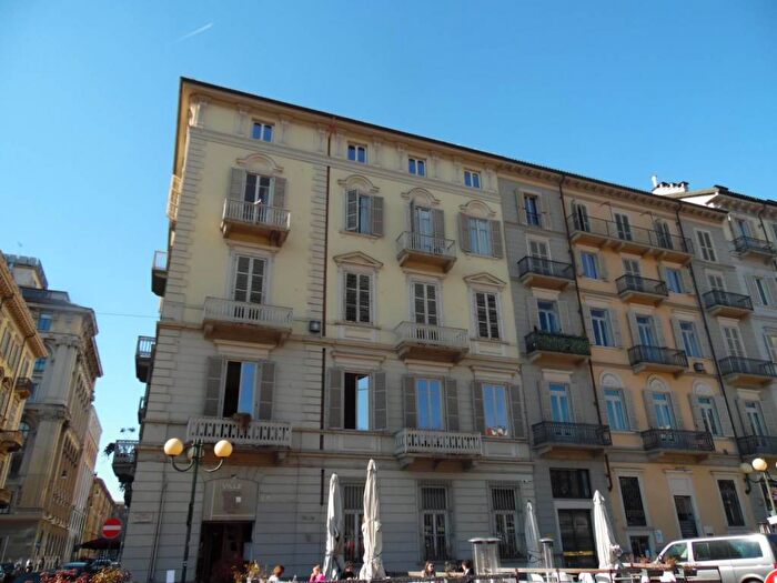 Appartamento con 5 locali in affitto in Via Antonio Meucci, Piazza Solferino, Torino