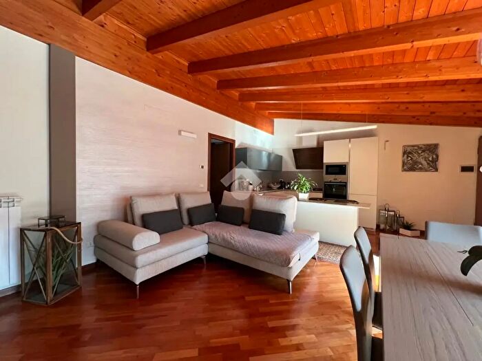 Appartamento trilocale in vendita in Via Beato Innocenzo, Pisogne