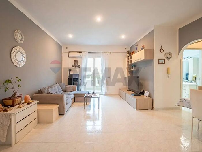 Appartamento con 5 locali in vendita in Via Colle Selce, Roma