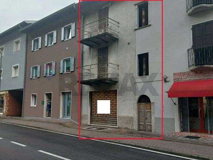 Appartamento con 5 locali in vendita in Via Caduti, Bagolino