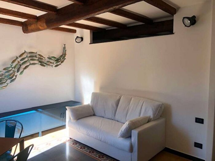 Appartamento bilocale in affitto in via della Casa, Albaro, Genova