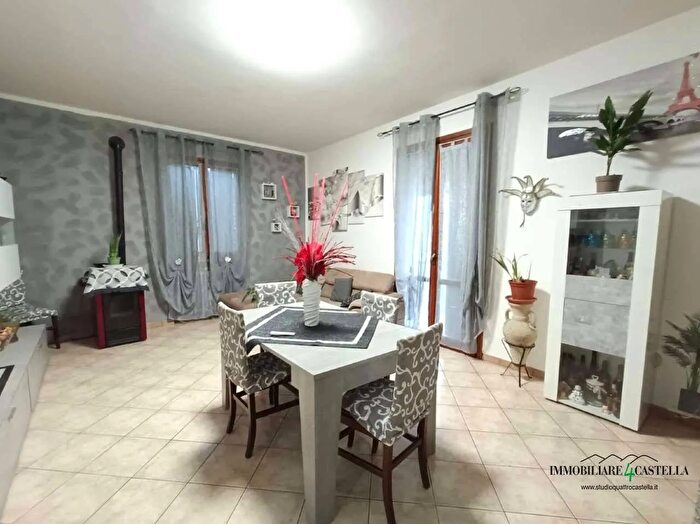 Casa quadrilocale in vendita in Baiso