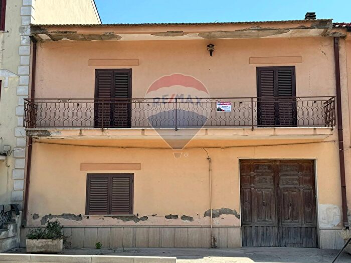 Casa con 8 locali in vendita in Via IV Novembre, Carinola