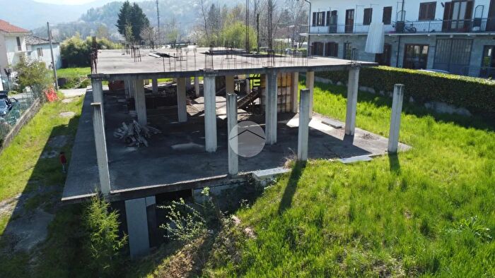 Casa con 16 locali in vendita in Via Magri, Coazze