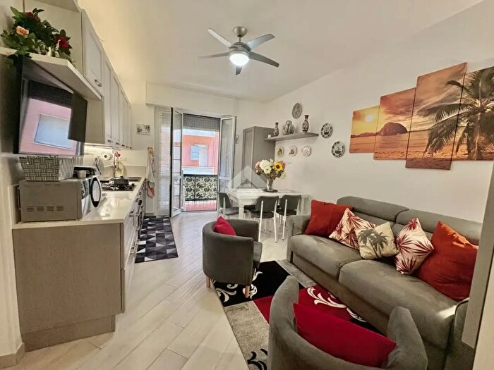 Appartamento trilocale in vendita in Via del Sagittario, Finale Ligure
