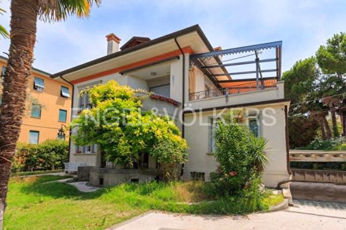 Casa con 6 locali in vendita in Via Sandro Gallo, Venezia