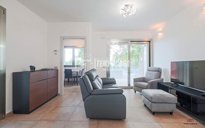 Appartamento quadrilocale in vendita in Via Lagomaggio, Rimini