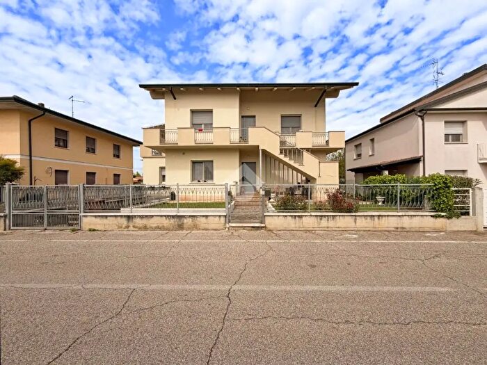 Casa trilocale in vendita in Via Alcide De Gasperi, Albaredo DAdige