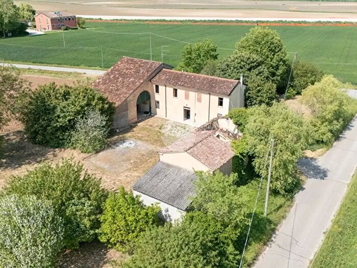 Casa con 6 locali in vendita in Str Picco, Castellucchio