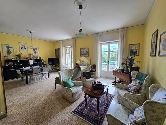 Appartamento con 6 locali in vendita in Via Pio Undicesimo, Salerno