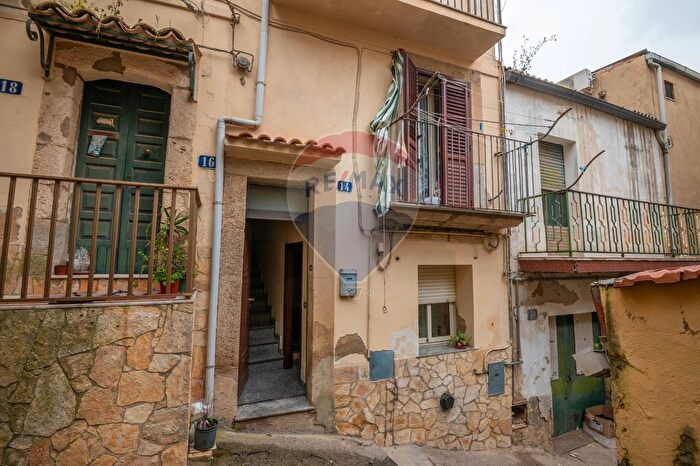 Casa quadrilocale in vendita in Via Ronco De Francisci, Caltagirone