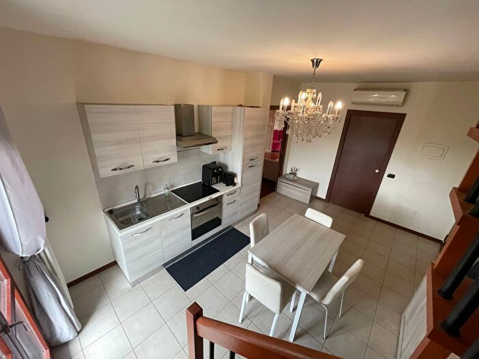 Appartamento con 5 locali in vendita in Via Giacinto Serrati Menotti, Milano